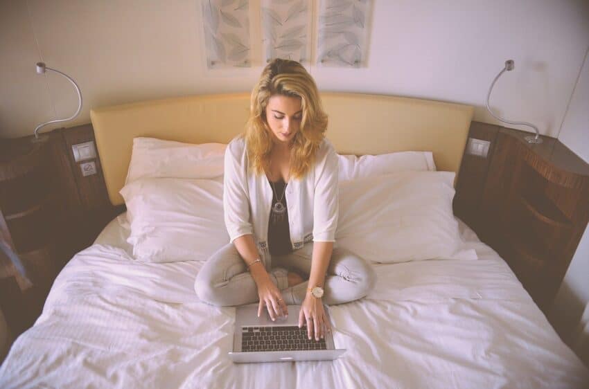 Belguim and the Netherland chat jobs from home.