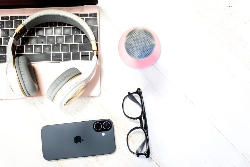 Realistic side hustle ideas for stay-at-home moms. Realistic side hustle ideas for stay-at-home moms.